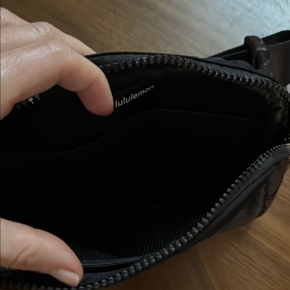 lululemon athletica Black Belt Bag Minimalist Design - Picture 3 of 4